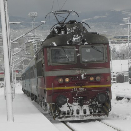 Преустановено е движението на влаковете между гарите Царева ливада и