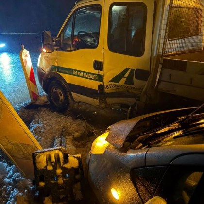 Възникнало е леко ПТП на АМ Хемус на виадуктите между