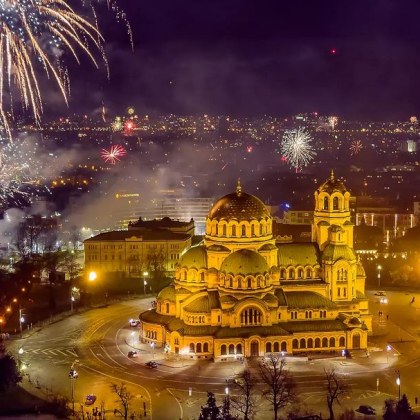 С грижа за децата домашните любимци и хората с увреждания