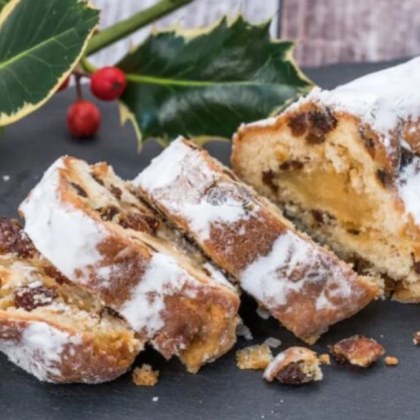 Автентичният немски щолен се приготвя с много ядки и сушени плодове