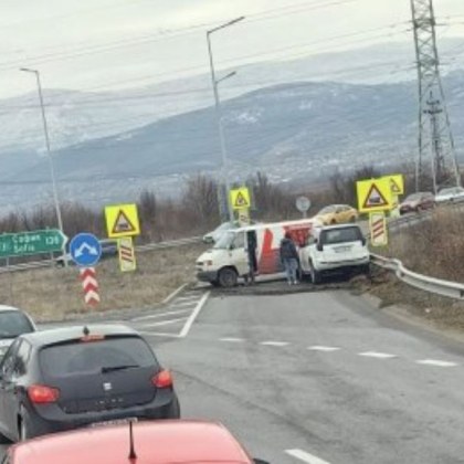 Катастрофа затруднява движението край Пловдив алармират водачи в социалните мрежи Джип