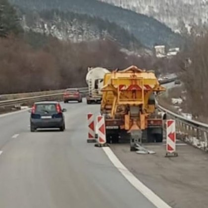 Обезопасяването на снегорин аварирал на родна магистрала предизвика въпроси Машината