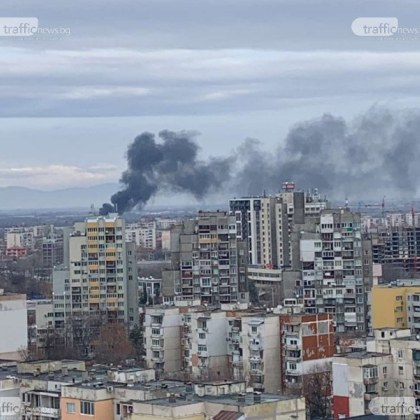 Електрически кабел се е запалил на ул Крайречна и е паднал