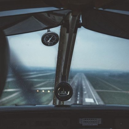 Пътниците които летят от и за Великобритания се сблъскаха днес