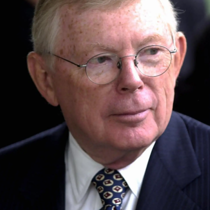 Чарлз Долан който закупи група малки кабелни телевизионни системи на