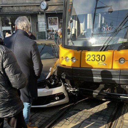 Катастрофа в столицата е станала между лек автомобил и трамвай