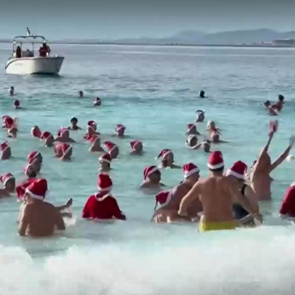 Хиляди ентусиасти се събират по плажовете в цяла Франция за