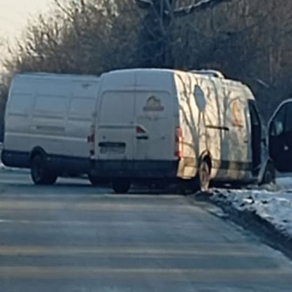 Два буса се блъснаха в Търновско СНИМКА