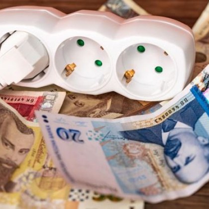 Цели семейства къщи за гости и ресторантьори останаха без ток