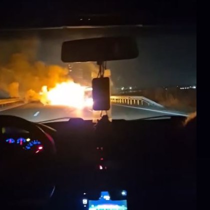 Кола гори на Северната скоростна тангента на София ВИДЕО