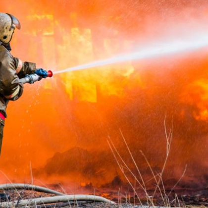 За голям пожар в сграда в село Кардам съобщава bTV