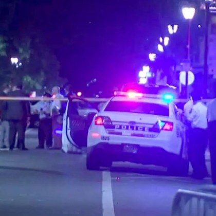 Най малко 10 души са били ранени при масова стрелба пред