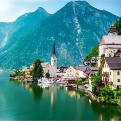 Разположено в живописния регион Залцкамергут селцето Халщат Австрия отдавна е