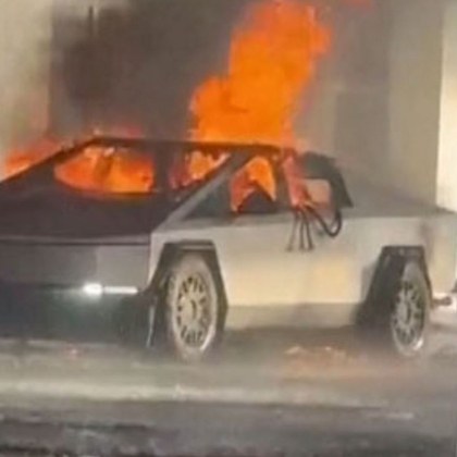 Автомобил Тесла Сайбъртрък се взриви край хотел в Лас Вегас