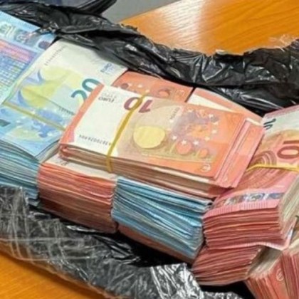Митничари на Капитан Андреево задържаха недекларирани 124 650 евро при