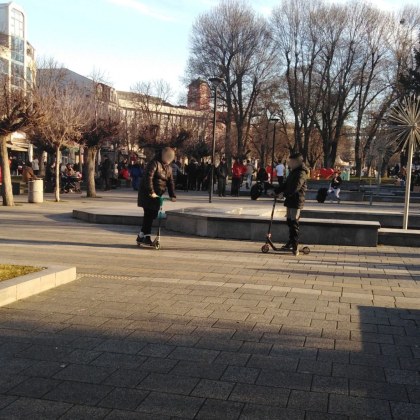 Деца с тротинетки рушат фонтани в Плевен За това се