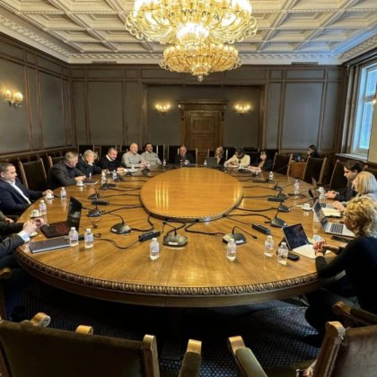 И днес в Народното събрание продължи срещата между преговорните екипи