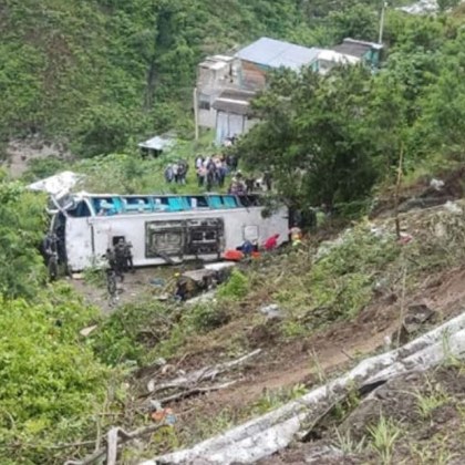 Най малко 13 души са загинаха а други 29 са ранени