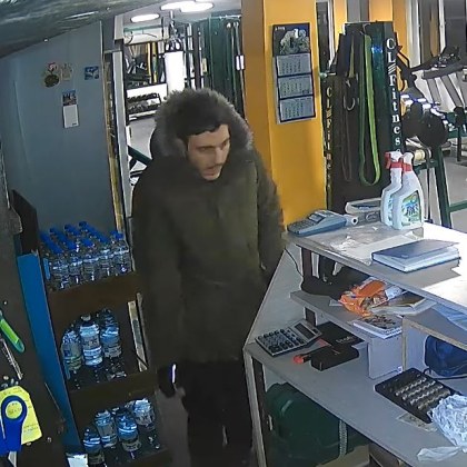 Млад мъж извърши кражба от столичен фитнес Лицето е заснето