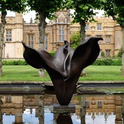 Бронзова скулптура на стойност £60 000 е открадната от градината