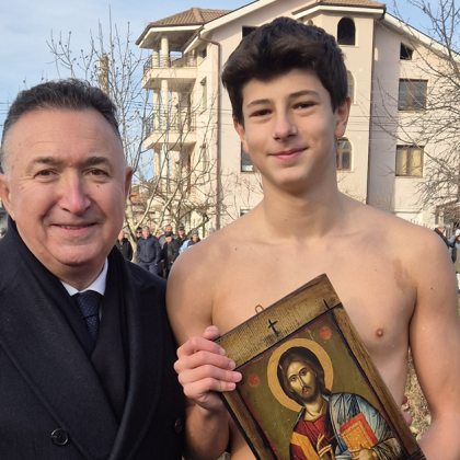 С празнична Света литургия в храм Свети Николай започна честването