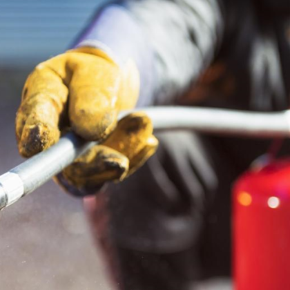 44 годишен мъж е с изгаряния след взрив на газова бутилка в Мадан