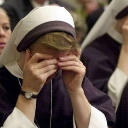 88 годишният папа Франциск призова група монахини от Мисионерското училище на