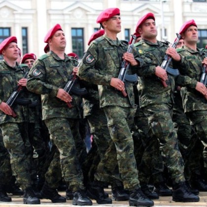 Военнослужещите ще получат увеличение на заплатите ако законопроектите за бюджета