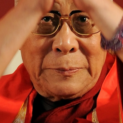 Изключително натъжен е духовният лидер на Тибет Далай Лама Той се