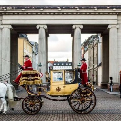 Датският крал Фредерик Х промени монархическия герб като подчерта че