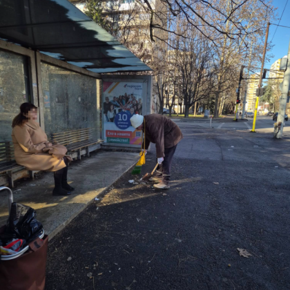 Една обикновена спирка в Русе стана сцена на необикновен жест