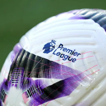 Играч от клуб във Висшата лига на Англия и действащ