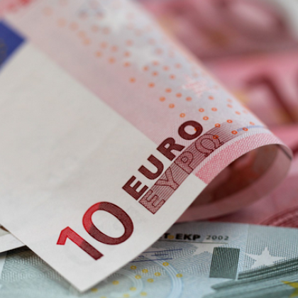 Въпреки пълната политическа неразбория в страната реалистичен сценарий е от