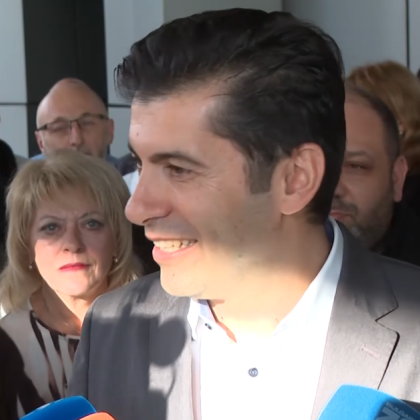 Сенсеят е моят треньор по карате от 5 годишна възраст зарадвах