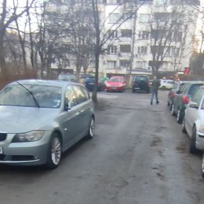 Водач откри колата си запюта с вдигната чистачка и надрана