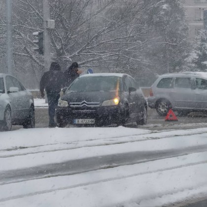 Катастрофа стана днес в София Два леки автомобила са се