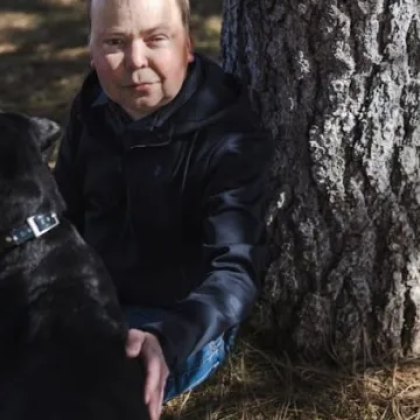 В продължение на 9 години мъж се изправя лице в