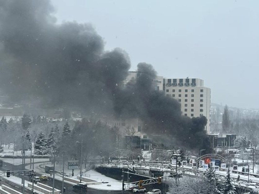 Пожар избухна в ресторант до НДК: Защо се ядосаха на автор на ВИДЕО?