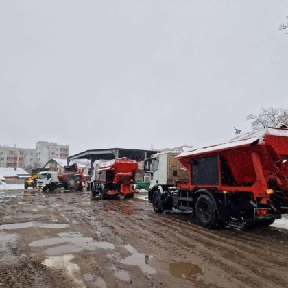 26 разпръсквача обработват в момента основните пътни артерии в Пловдив