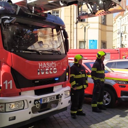 Шестима души загинаха при експлозия и пожар в ресторант в