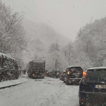 Катастрофа е станала на пътя между Юговското ханче и Нареченските бани