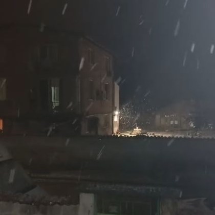 Първият сняг за годината и зимния сезон най сетне зарадва жителите