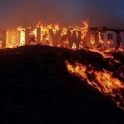 Времето в Лос Анджелис продължава да е сухо и ветровито което