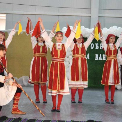 Над 400 души препълниха спортната зала в Рогош за благотворителния