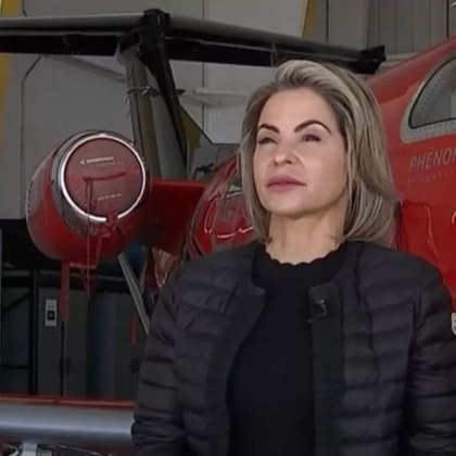 На 23 декември екипажът на частен самолет Surjet летящ за