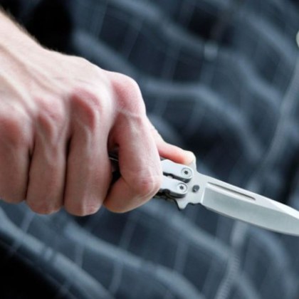 Двама дръзки грабители на възрастен мъж са установени и задържани