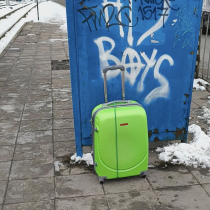 Забравен куфар на спирка в столичния квартал Подуяне стана повод