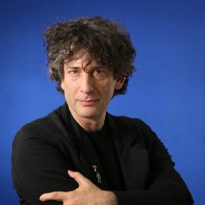 Шест месеца след като писателят Нийл Геймън беше обвинен в