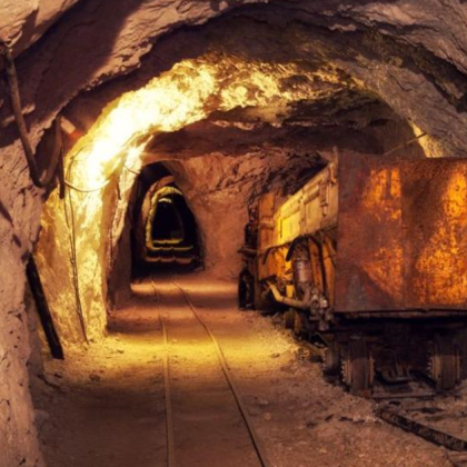 Над 100 души загинаха в затворена златна мина в Република