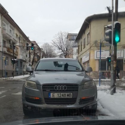 Шофьорка изуми благоевградчани с паркирането си разбира се само за